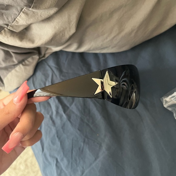 4 brand new sunglasses! - Picture 2 of 2